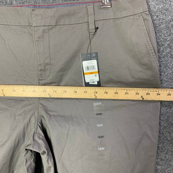 NEW Tommy Hilfiger Khaki Flat Front Chino Shorts Women’s 16W - Picture 4 of 11